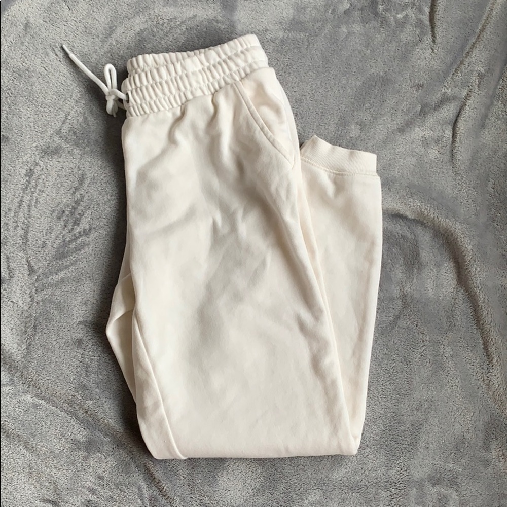 White old navy sweatpants